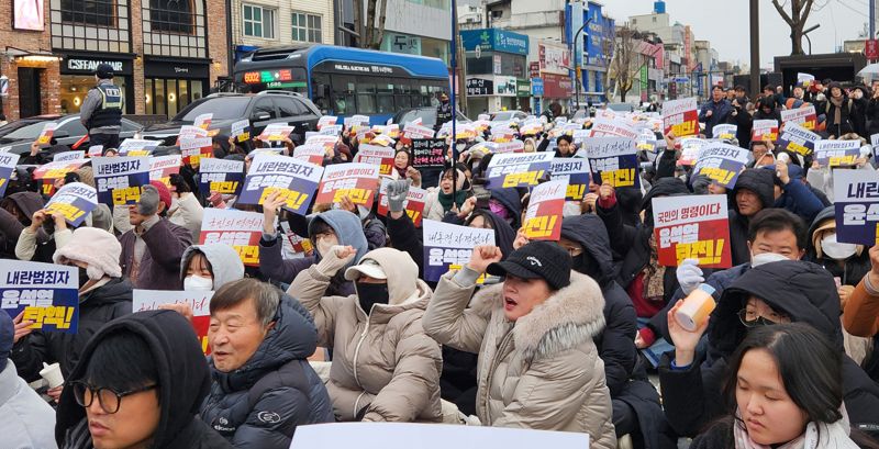"윤석열 탄핵"…길거리로 나온 전북도민들