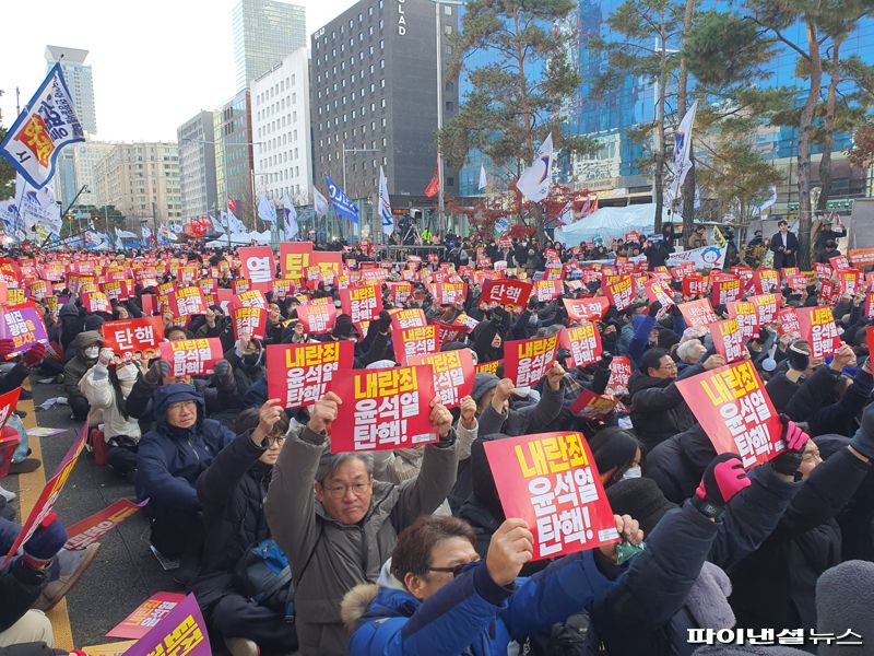 [르포]탄핵안 표결 앞두고 긴장감 최고조 국회..."부결은 국민 뜻 배신"