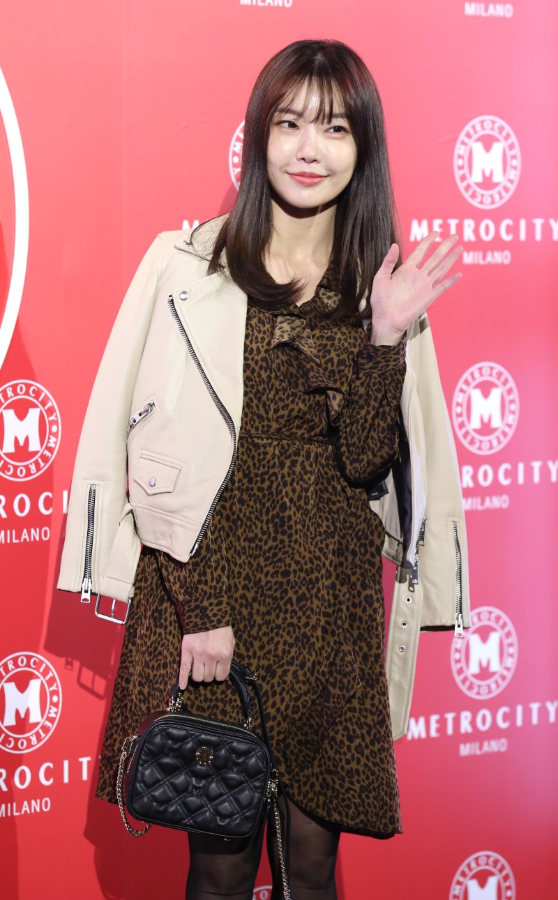 레이디제인 바깥엔 이 날씨에 촛불 드는 국민 있는데…