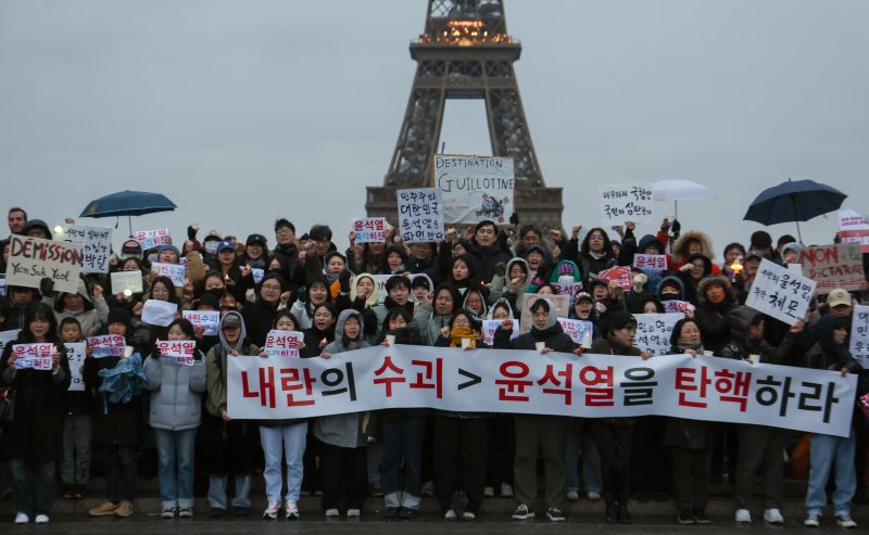 외신들 “탄핵 무산으로 韓 정정 불안 연장”...”여당, 국가보다 정당 택하는 최악의 선택”