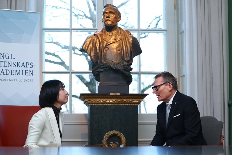 [노벨상 시상] 경제학상 로빈슨 "오늘날 韓경제발전 핵심은 민주화"