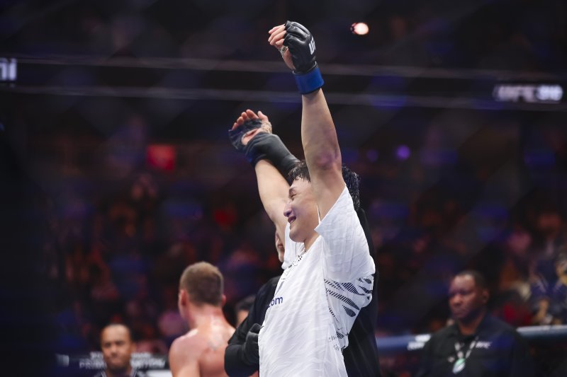 UFC 최두호, 랜드웨어에 TKO 승…8년 만에 2연승 - 파이낸셜뉴스