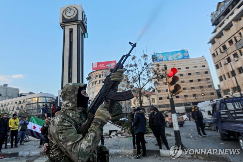 자축하는 시리아 반군 (출처=연합뉴스)