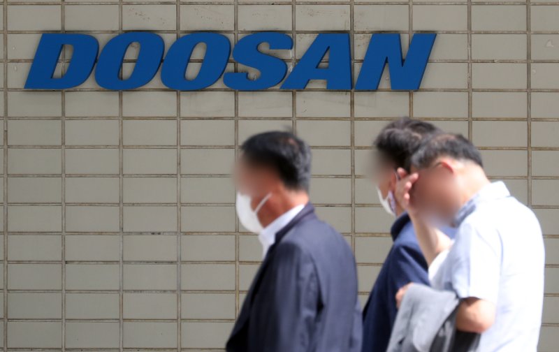 비상계엄에 발목잡힌 두산... 지배구조 개편 무산되나