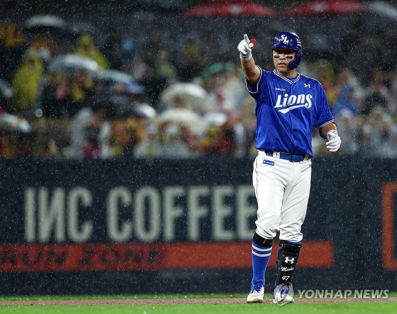 강민호 '우중안타' (출처=연합뉴스)