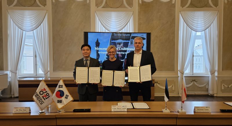 강원-에스토니아가 9일 에스토니아 타르투시청에서 AI 헬스케어 산업 글로벌 협력을 위한 업무협약을 맺었다. 강원자치도 제공