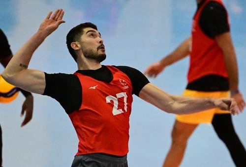 외국인선수 트라이아웃에서 스파이크하는 마테우스 (출처=연합뉴스)