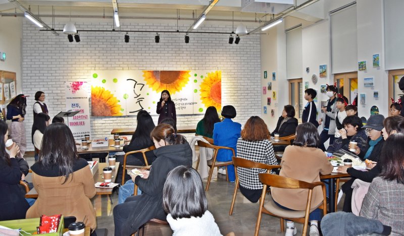 [진주=뉴시스]진주시, 청소년방과후아카데미 작품 전시회.(사진=진주시 제공).2024.12.10.photo@newsis.com *재판매 및 DB 금지