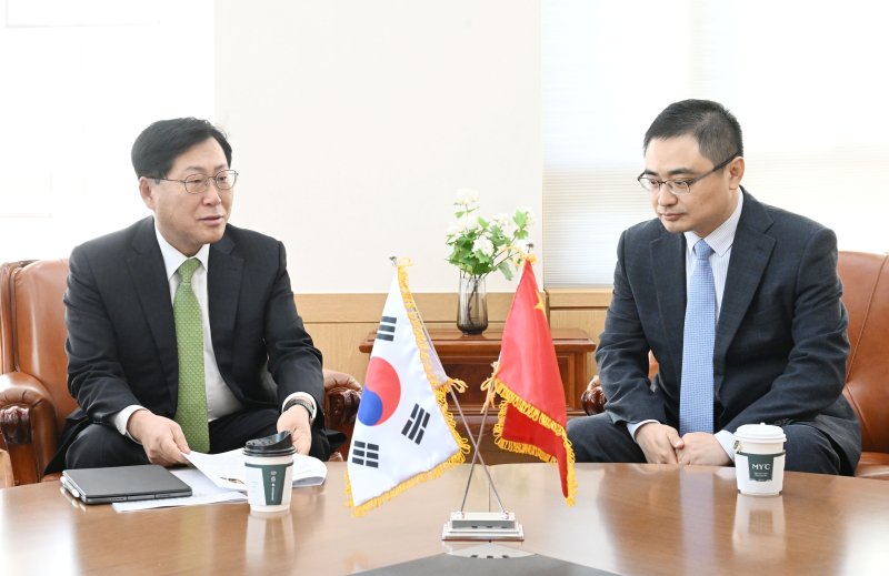 [속보]외교부 차관보, 中대사대리 면담 "한중 경제협력 노력"[탄핵안 가결]