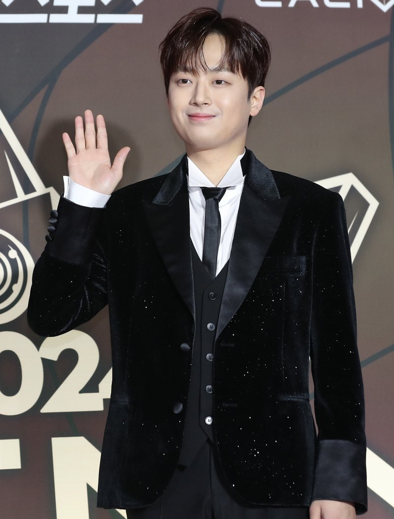 이찬원, 뜻밖의 호소 "한 달 동안 행사를 30개나 뛰어서..."