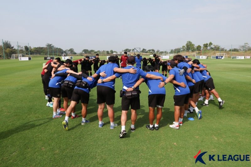 [서울=뉴시스] 프로축구 K리그2 인천 유나이티드의 올해 초 태국 동계 전지훈련 모습. (사진=한국프로축구연맹 제공) *재판매 및 DB 금지