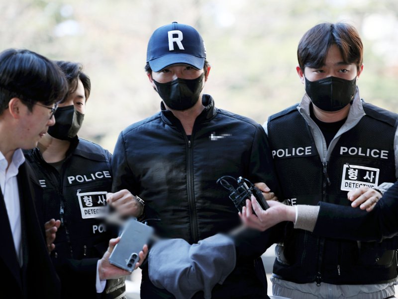 '후배에 강제로 수면제 대리처방' 전 야구 선수 오재원, 징역 1년 6개월에 추징금까지