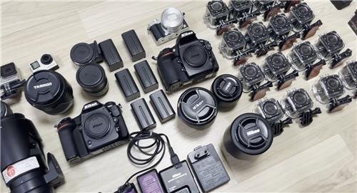 A씨가 촬영에 동원한 카메라 장비 (출처=연합뉴스)