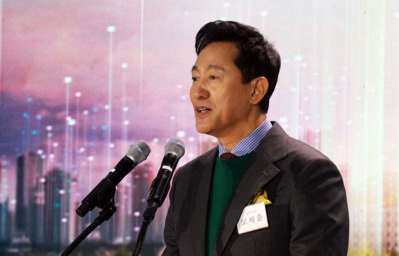 오세훈 "정치적 혼란 속 지방정부 역할 중요…이념 관계없이 힘모아야"