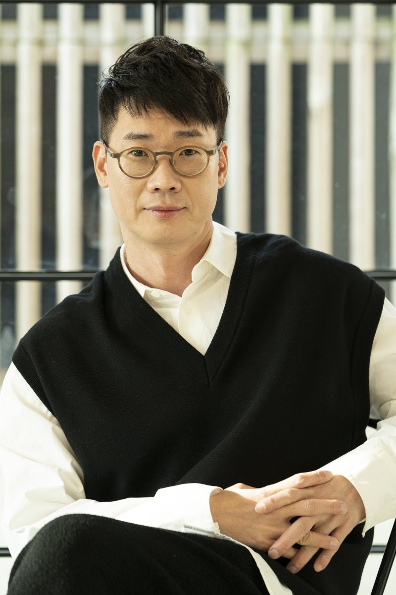 "고정관념 깨"…'깨어있는 지도자' 최용수가 '슈팅스타'로 얻은 것