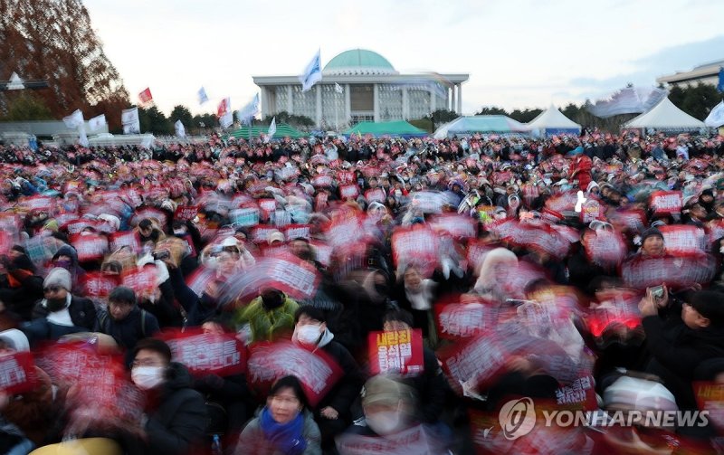 국회 앞 촛불 인파 (출처=연합뉴스)