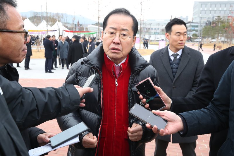 홍준표 "尹탄핵 유감, 전쟁 지금부터"…한동훈에는 사퇴·권성동은 수습 요구