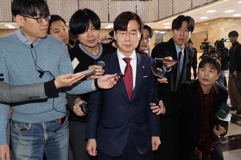 긴급의원총회 참석하는 국민의힘 의원들