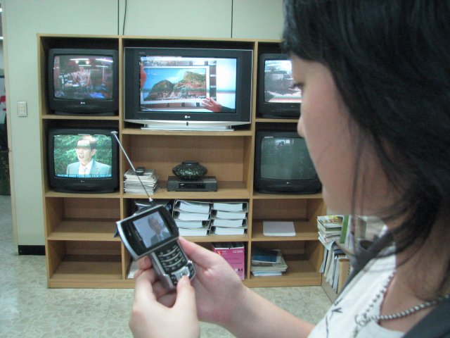 【청주=뉴시스】 CJB가 9월1일부터 지상파DMB를 통한 본격 로컬방송 시대를 연다. 지난 26일부터 CJB 지상파DMB인 '씨제이비 유(CJBu)'를 통해 로컬방송을 시험 송출하고 있는 CJB는 CJBu를 통해 9월1일부터 로컬뉴스와 자체에서 제작한 프로그램을 송출, 방송한다. (사진=CJB제공)/장정삼기자 jsjang@newsis.com <관련기사 있음>