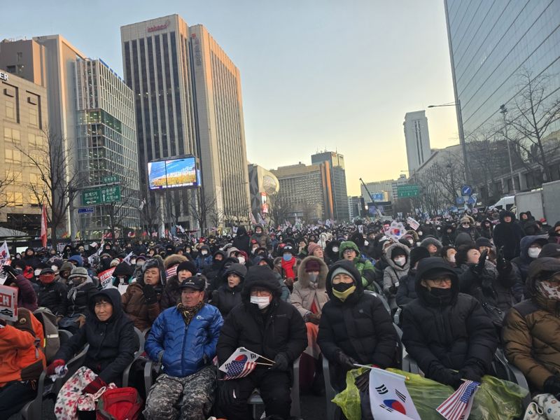 14일 서울 중구 세종대로에서 대한민국바로세우기국민운동본부가 윤석열 대통령 탄핵 반대 집회를 열고 있다./사진=서지윤 기자