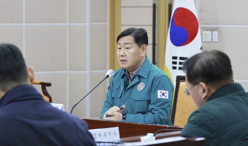 '대설·한파·강풍 대비' 긴급회의 연 김관영 전북도지사