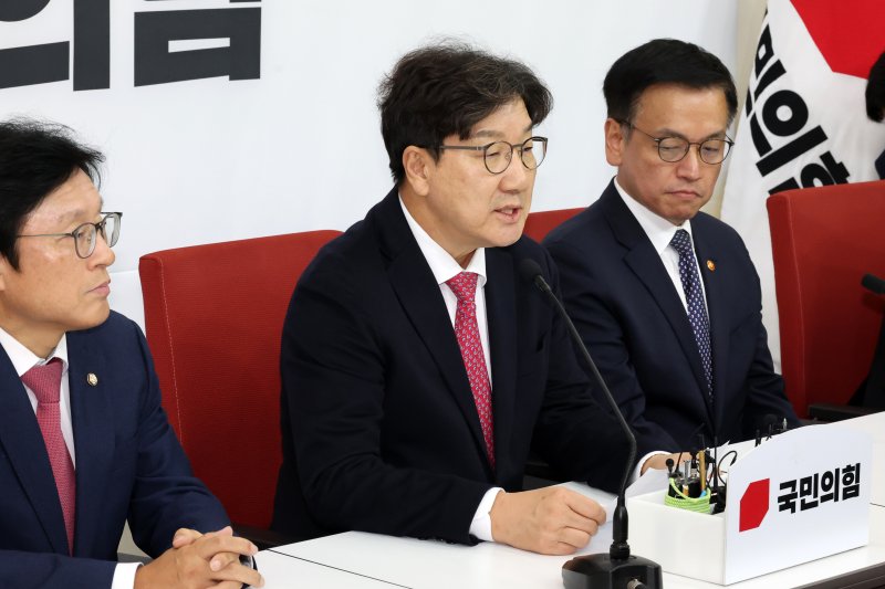 권성동 "민주, 정부예산 삭감하고 추경 선동…이재명 주머니 속 공깃돌 아냐"