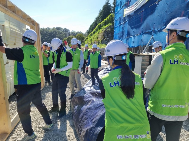 지난 10월 전남 광양에서 진행된 LH의 이재민 주거피해복구 현장 사진.