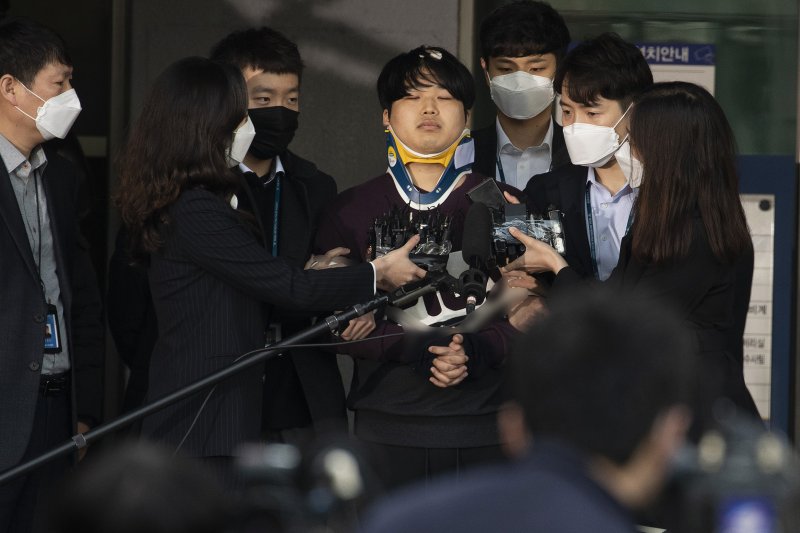'박사방' 조주빈, 미성년 성범죄 징역 5년 구형...합치면 47년 4개월