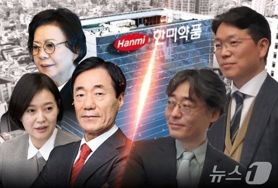 신동국 한양정밀 회장, 송영숙 한미그룹 회장, 임주현 부회장 등 대주주 3인 연합(왼쪽)과 한미약품 오너가 형제 측 임종윤 사장, 임종훈 한미사이언스 대표이사가 경영권 분쟁을 벌이고 있다. /사진=뉴스1