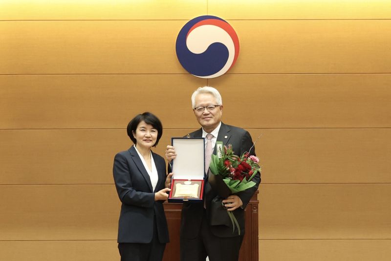 정의화 前의장 "탄핵 초래한 제왕적 대통령제 개헌 필요"