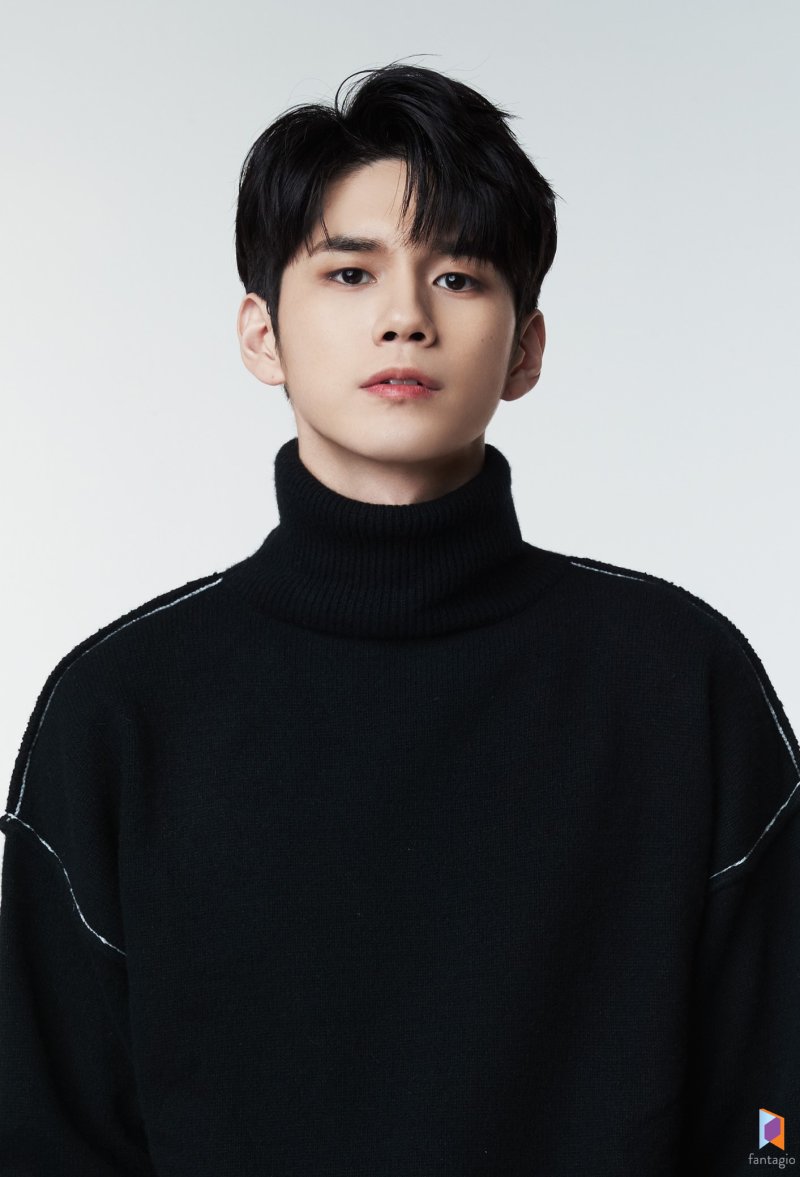 옹성우, 크리스마스이브에 기상캐스터 된다…'뉴스룸' 출격