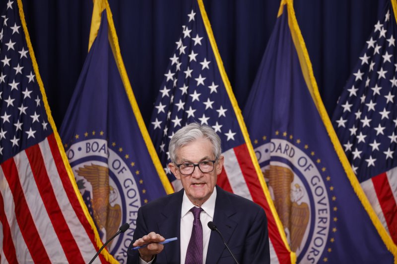 미국 연방준비제도(연준)가 29일(현지시간) 올해 첫 연방공개시장위원회(FOMC) 회의를 마무리하면서 기준 금리를 동결했다. 제롬 파월 연준 의장이 지난달 18일 워싱턴 연준 청사에서 FOMC 뒤 기자회견을 하고 있다. EPA 연합