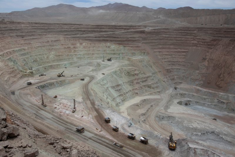 트럼프, 철강-알루미늄 이어 구리까지 관세 준비...美 가격 껑충