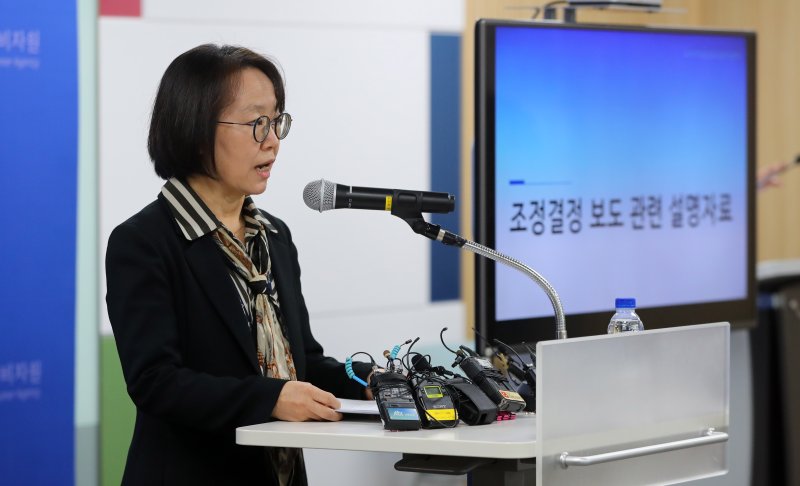 배삼희 한국소비자원 소비자분쟁조정위원회 상임위원이 19일 오전 서울 송파구 한국소비자원 서울지원에서 열린 티메프 여행·숙박·항공 상품 관련 집단분쟁조정 결과를 설명하고 있다. 뉴시스