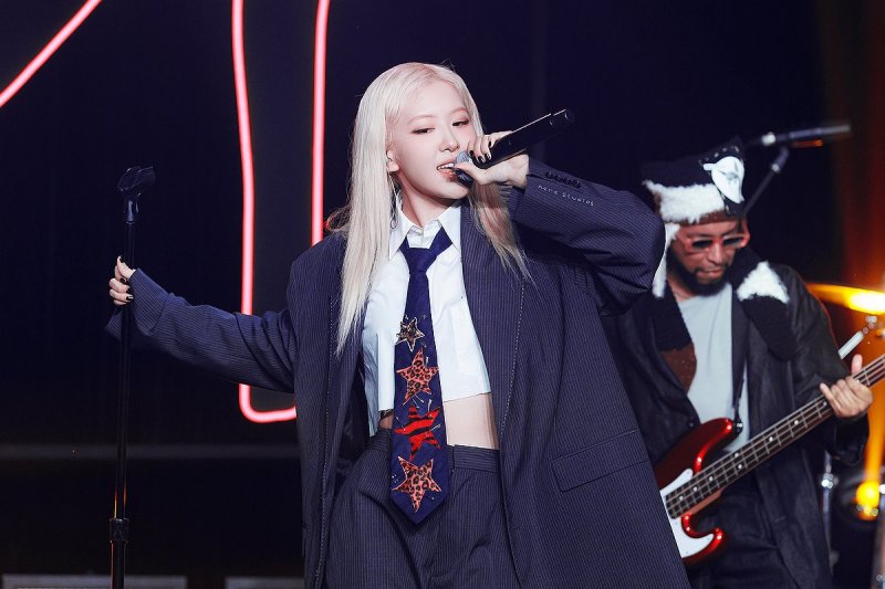 블랙핑크 로제 '아파트', 10주 연속 英차트 톱100 진입
