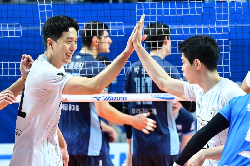 주전 세터 다쳤지만, 현캐의 뎁스는 다르다... 레오 맹폭 3연승