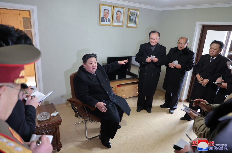 김정은, 수재민 살림집 준공식 행사서 입주 실태에 ‘노발대발’