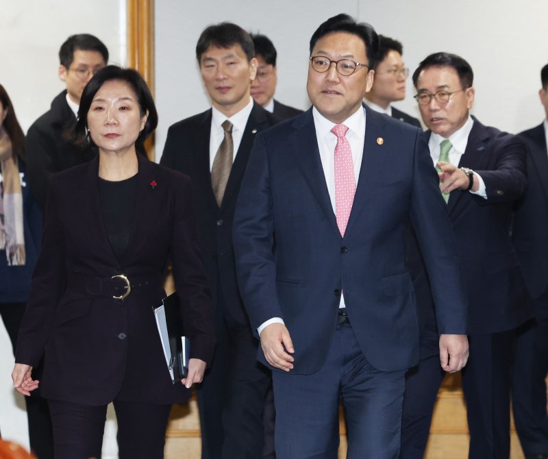 "가뭄 속 단비되길...은행권 소상공인 맞춤형 채무조정 사전상담 받으세요"
