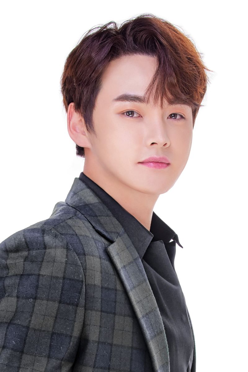 '밀어밀어'로 시작해 '뉴트렌드 대상'까지... 박서진, 무서운 성장세 [fn·셀럽챔프 음악부문 1위]