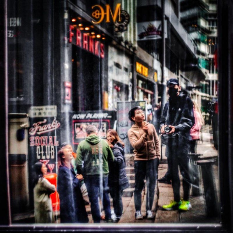 홍콩 유명 배우 저우룬파(주윤발)의 홍콩 하버시티 자선전시회, '홍콩 아침' 눈길