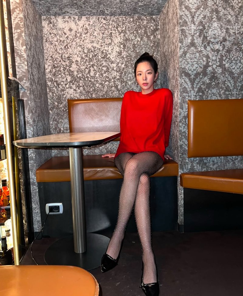 장재인 파격의 연속…노브라 이어 하의실종 망사