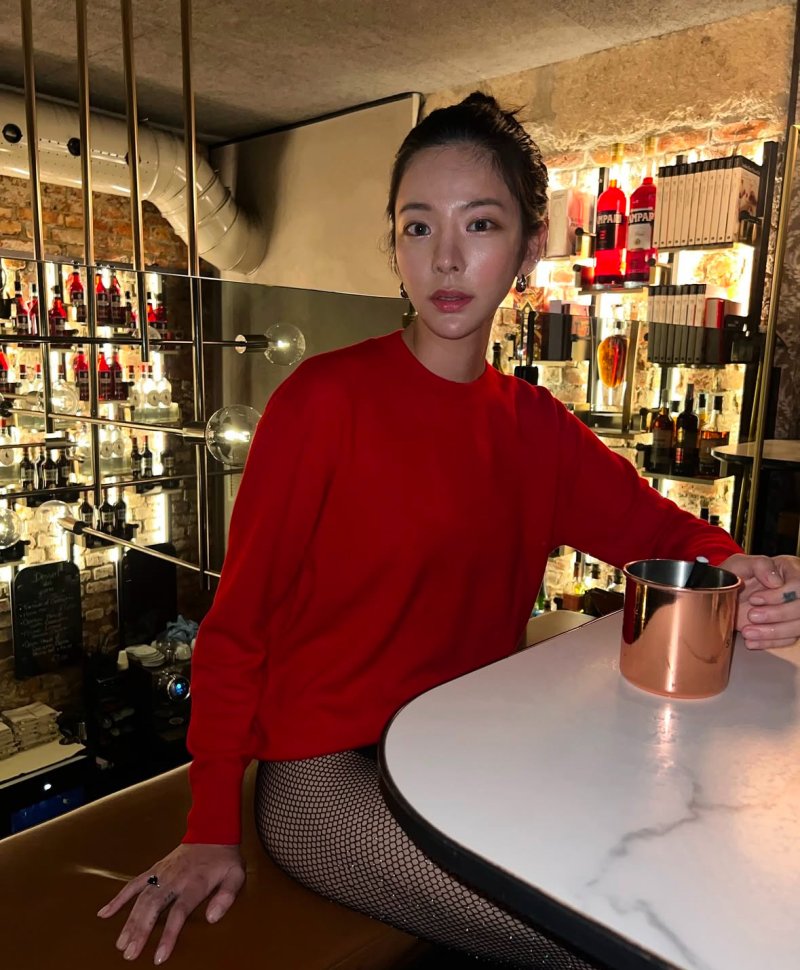 장재인 파격의 연속…노브라 이어 하의실종 망사