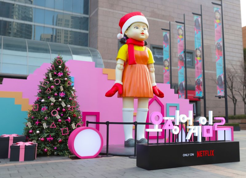 신세계백화점 강남점 앞 '영희' 조형물(신세계 제공)