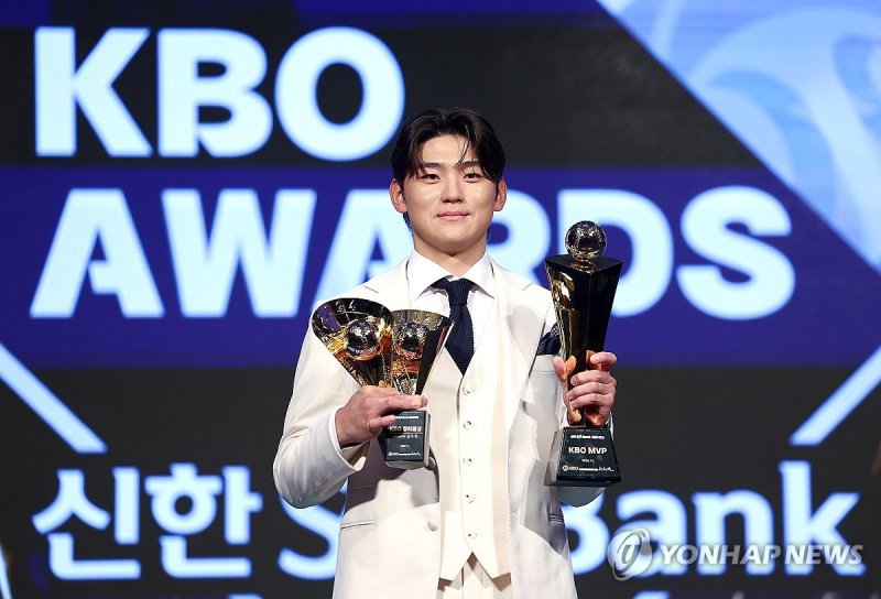 김도영은 MVP, 골든글러브 등 연말 모든 상을 싹쓸이 하며 프로야구 최고의 아이콘으로 우뚝 섰다. 연합뉴스