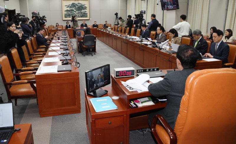 24일 오전 서울 여의도 국회에서 조한창 헌법재판관 후보자에 대한 인사청문회가 야당 단독으로 열리고 있다. 연합뉴스