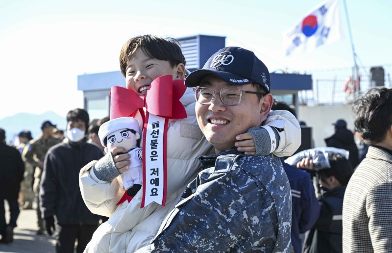 청해부대 43진 "아덴만 해양안보 임무 완수...진해군항에 귀항"