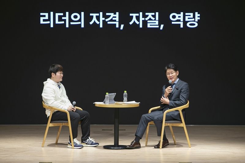 '무등산 핵잠수함' 이강철 감독이 을지로에서 강연한 사연은?