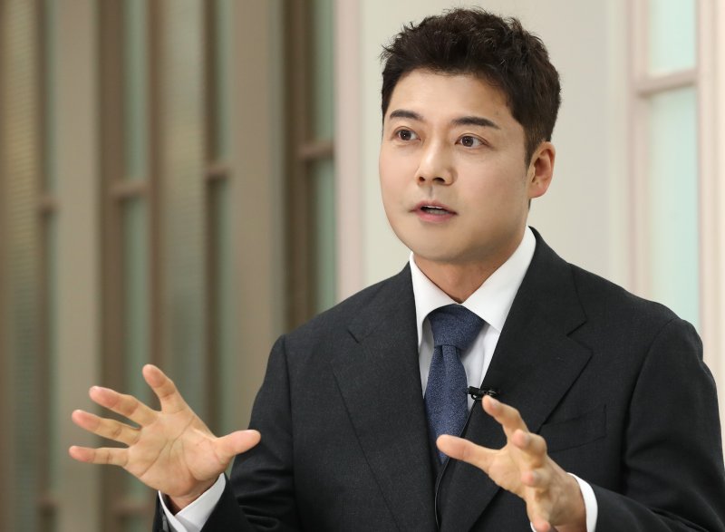 "고정만 12개" 전현무, 임영웅 제치고 ‘파워 셀럽’ 4위..그럼 1위는?