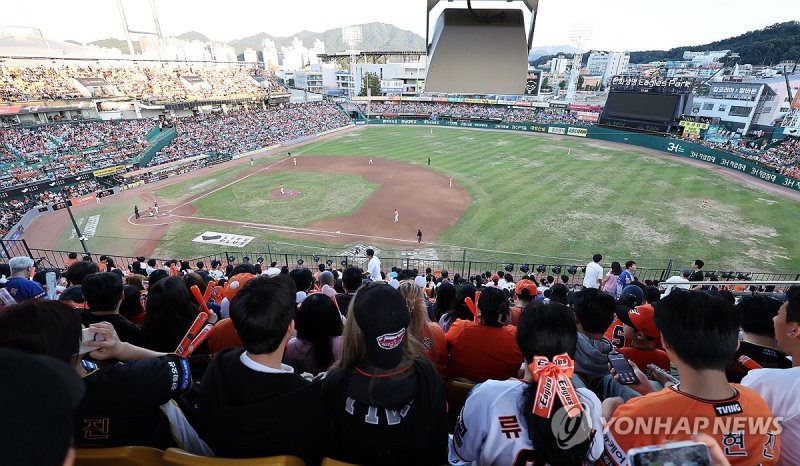 추억 깃든 구장과 이별 (출처=연합뉴스)