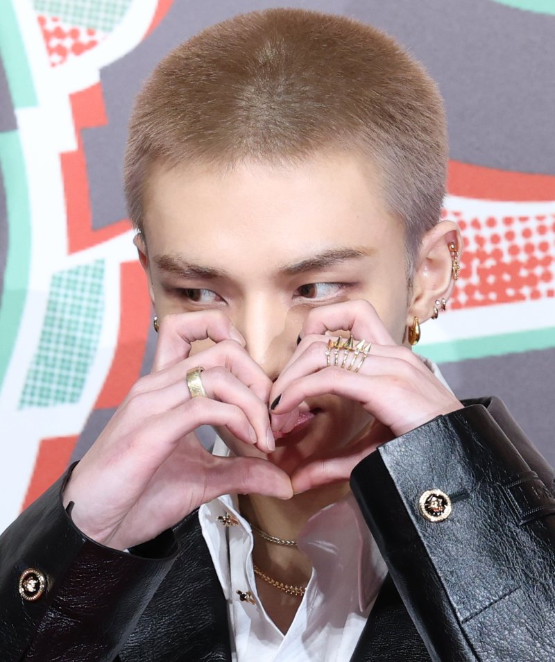 [뉴스1 ★]현진, 멋들어진 ‘골드 키위’ 헤어…독보적 카리스마 ‘So Good’